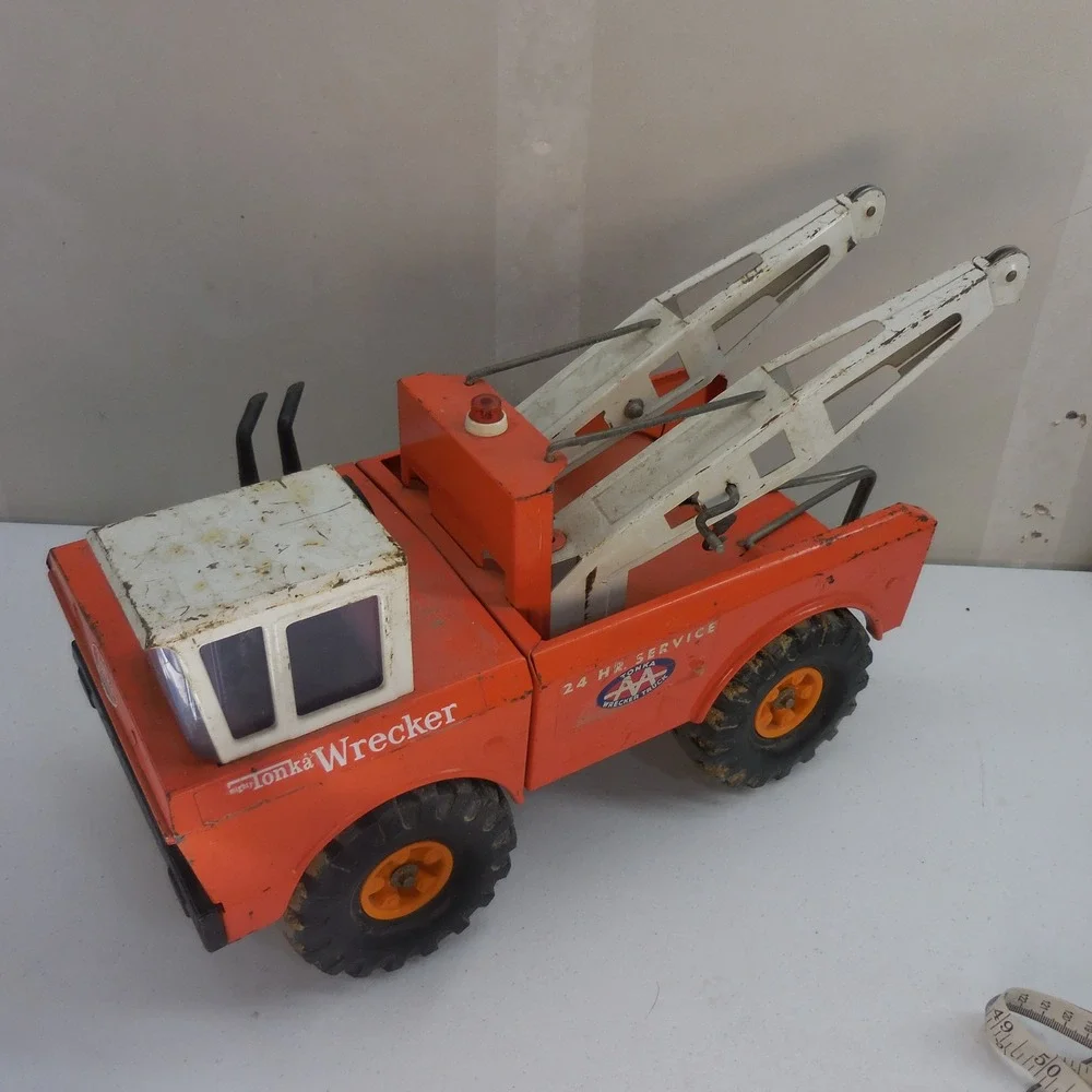 Vintage Mighty Tonka Wrecker Tow Truck Pressed Steel AAA 24 Hr Service Orange
